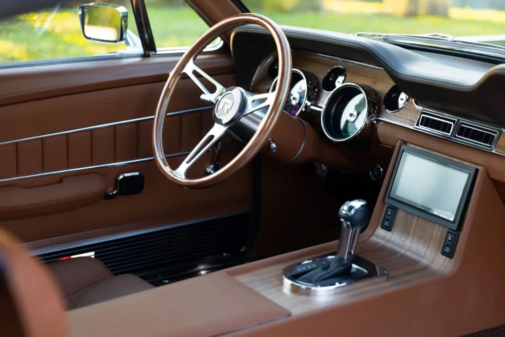 1968 Mustang GT 2+2 Fastback entertainment system