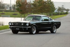 1966-revology-mustang-2+2-fastback-181-37