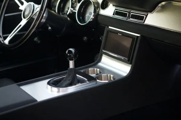 Manual gear stick of a 1967 Shelby GT 350 interior