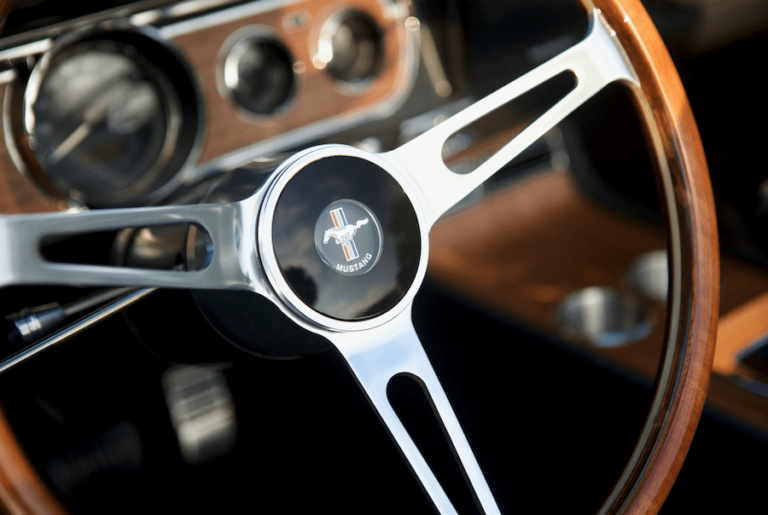 Steering Wheel - Mustand Horse and Tri-Bar Logo